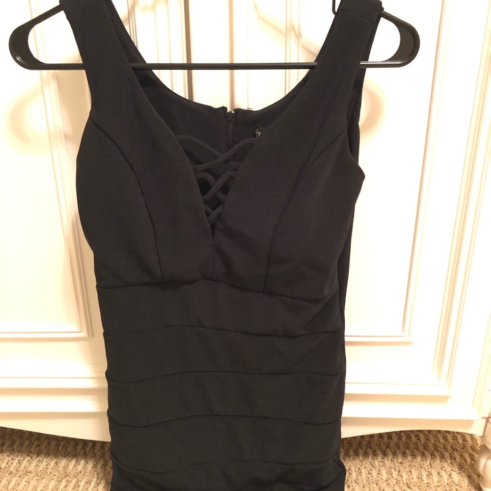 Black Lace-up Figure Dress